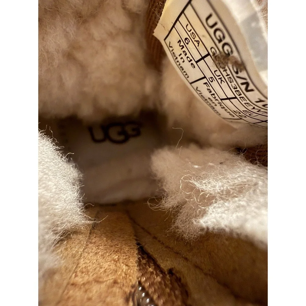 Ugg Neumel II Chestnut Suede Toddler‎ Kids chukka Boots  Size 6